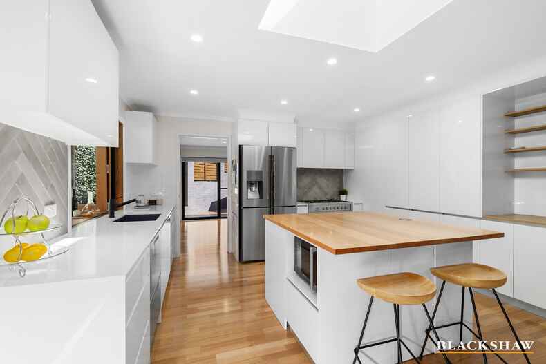 2 Benaroon Circuit Amaroo