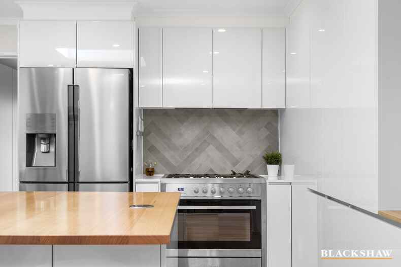 2 Benaroon Circuit Amaroo