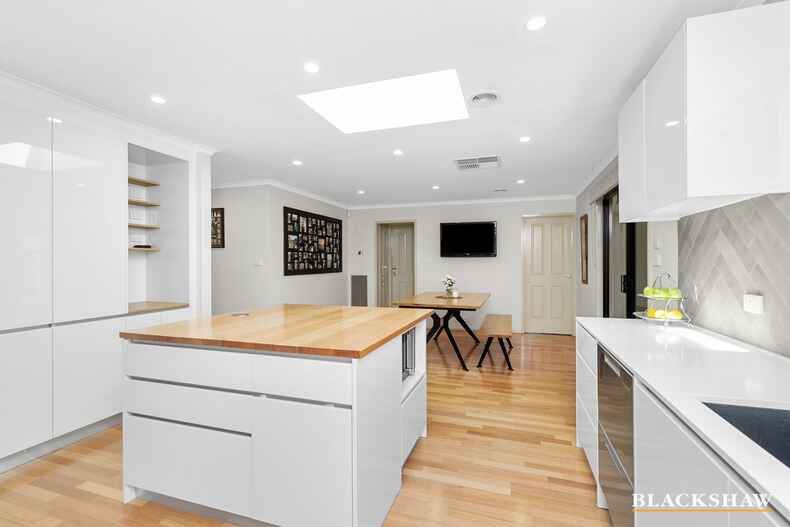 2 Benaroon Circuit Amaroo