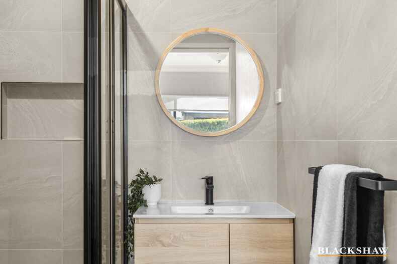 2 Benaroon Circuit Amaroo