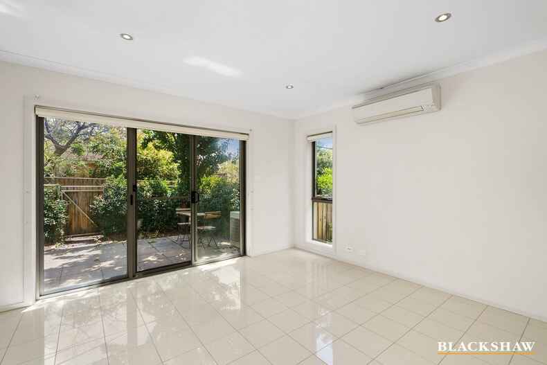 2/17 Majura Avenue Dickson