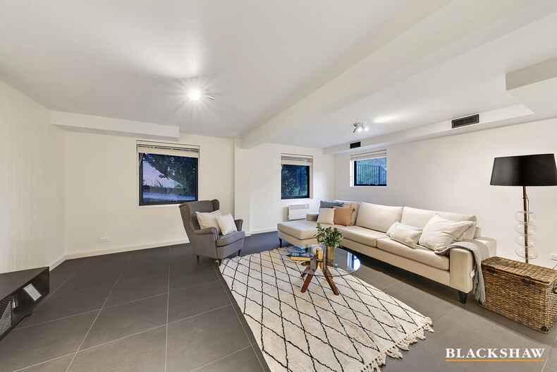 125 Hawkesbury Crescent Farrer