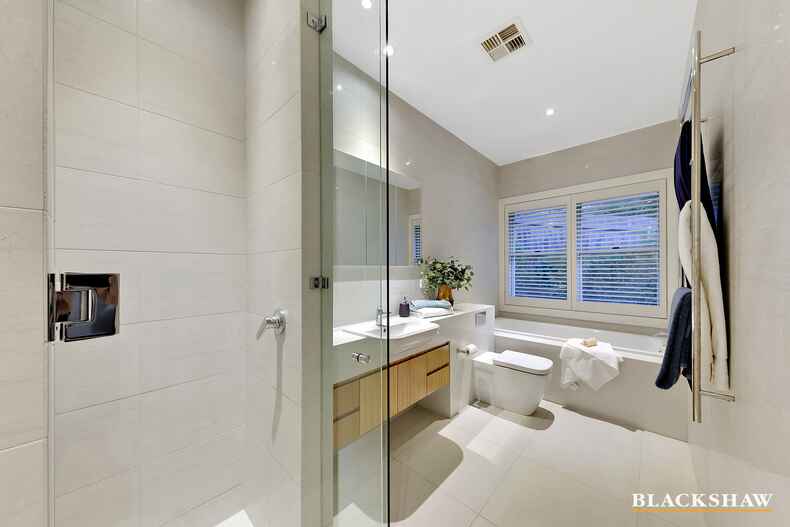 15 Durville Crescent Griffith