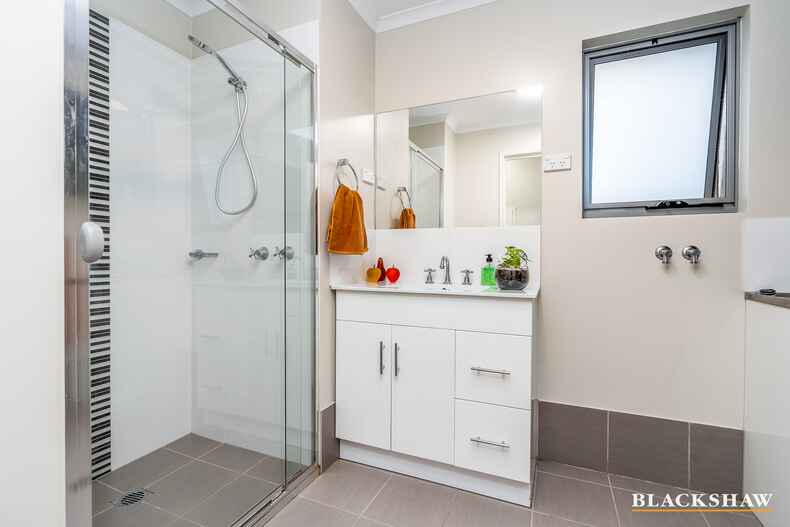1/75 Elizabeth Jolley Crescent Franklin