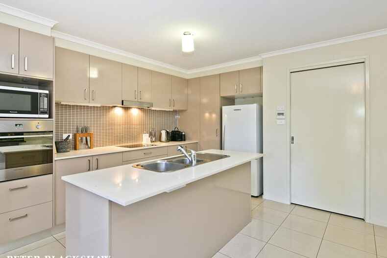3/21 Gordon Withnall Crescent Dunlop
