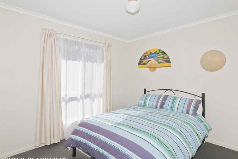 3/21 Gordon Withnall Crescent Dunlop