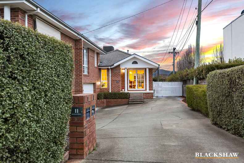 2/11 Bentham Street Yarralumla