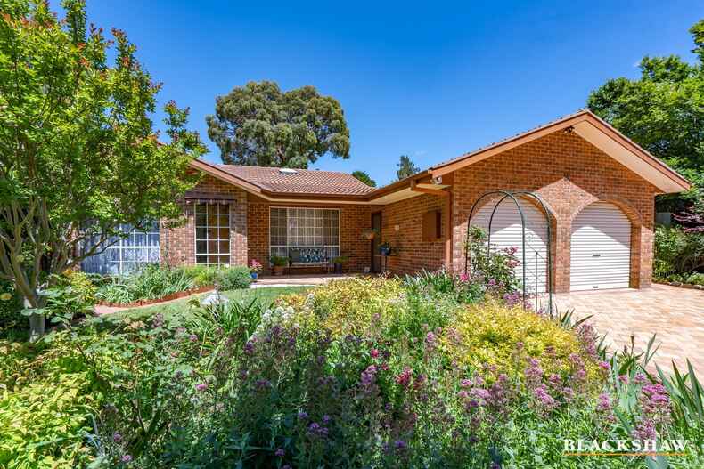 9 Frater Crescent Lyneham