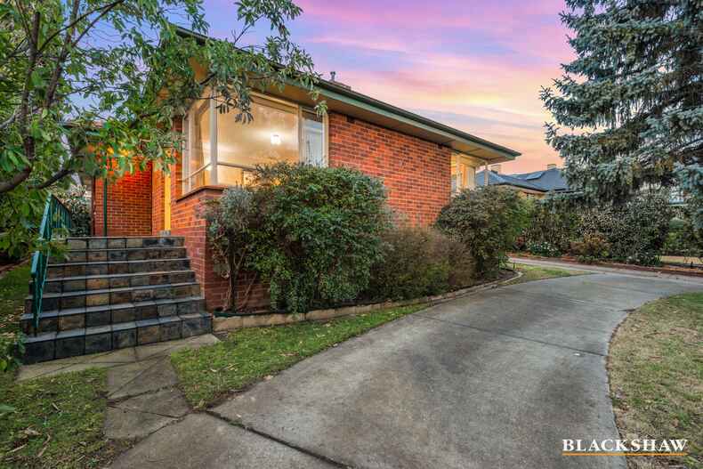 16 Hopetoun Circuit Deakin