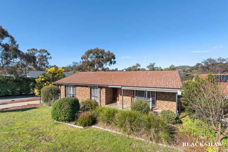 18 Max Henry Crescent Macarthur