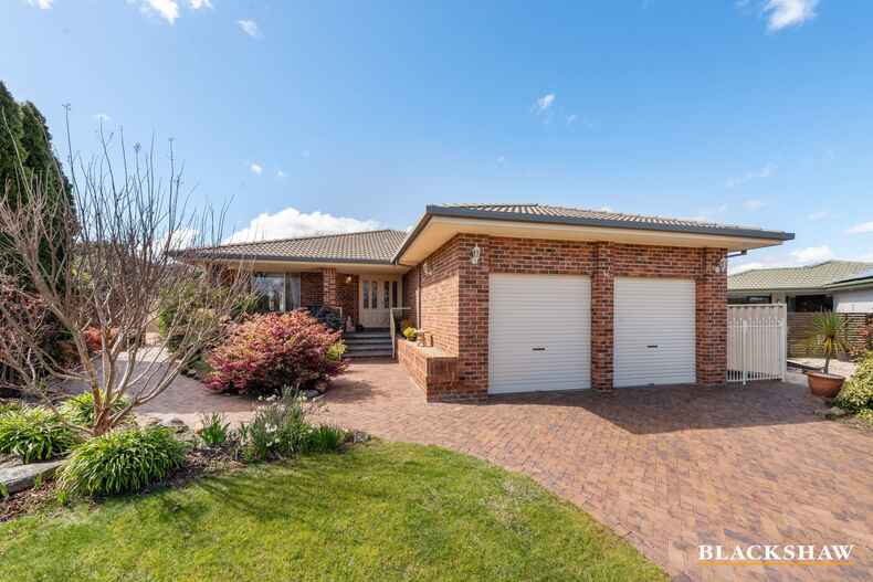 16 James Scott Close Kambah