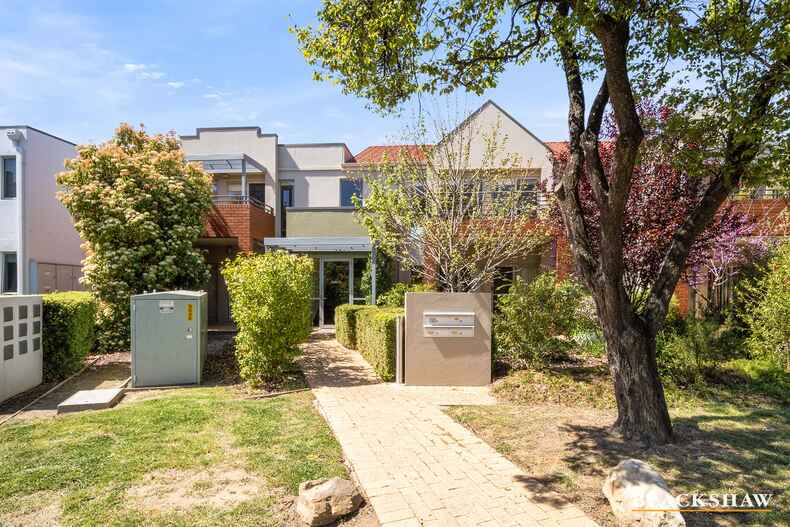 4/10 Coolac Place Braddon