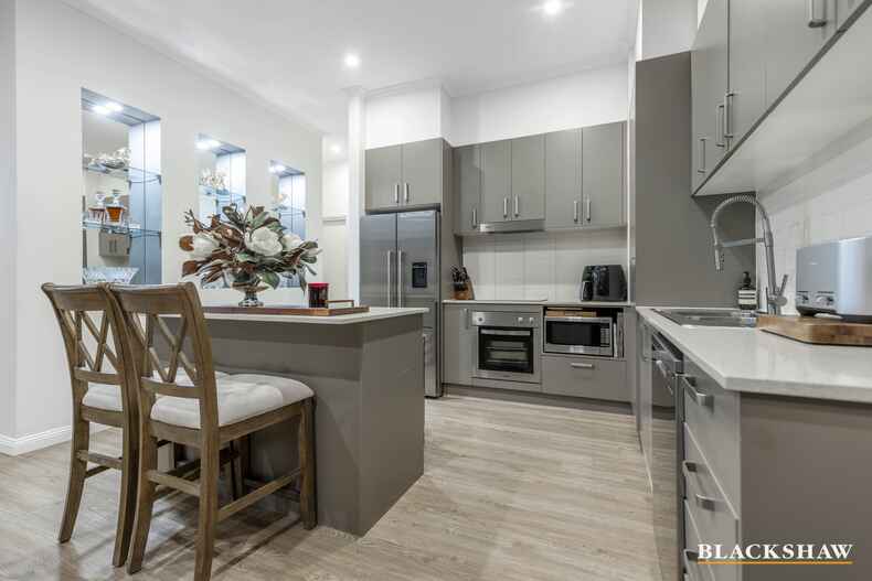 4/17 Bowman Street Macquarie