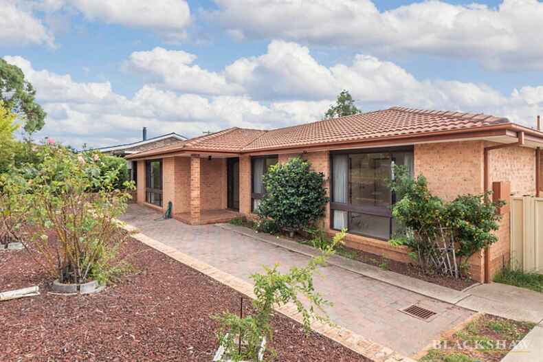 63 MacCallum Circuit Florey