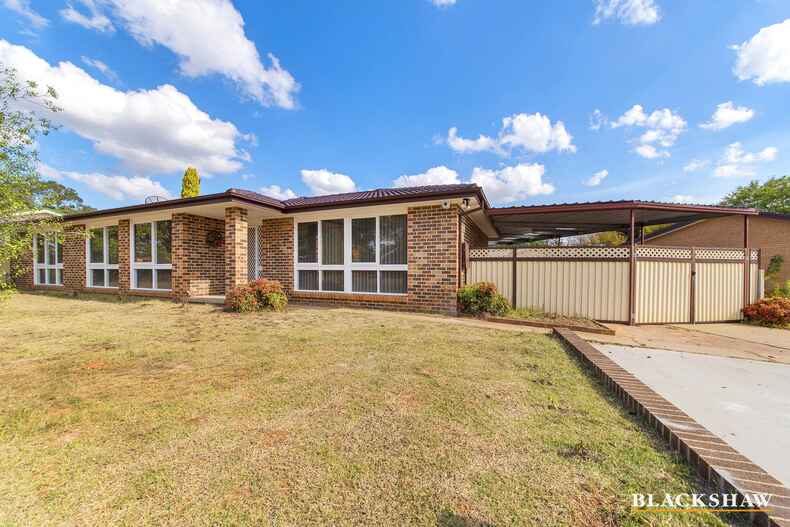 32 Smalley Circuit Giralang