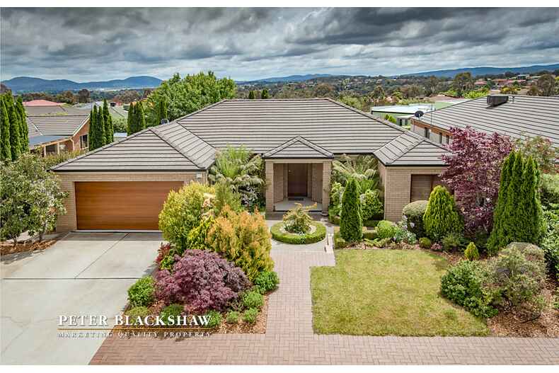 6 Freestone Crescent Jerrabomberra