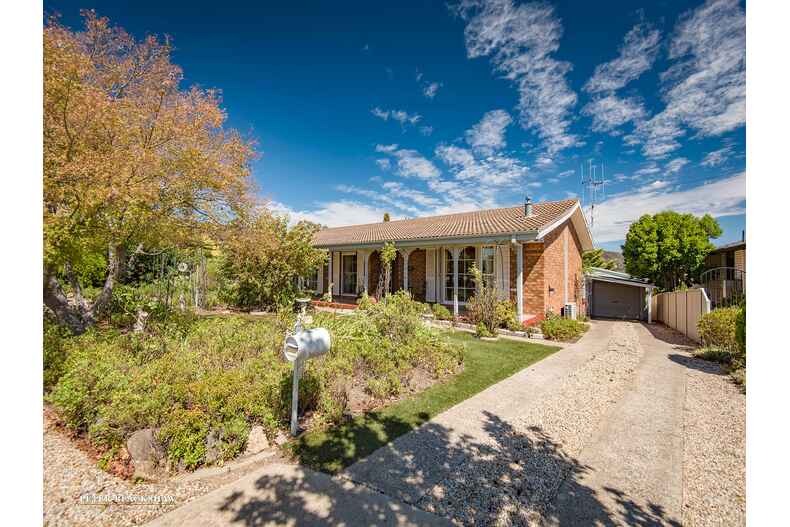 11 Robertson Street Queanbeyan West